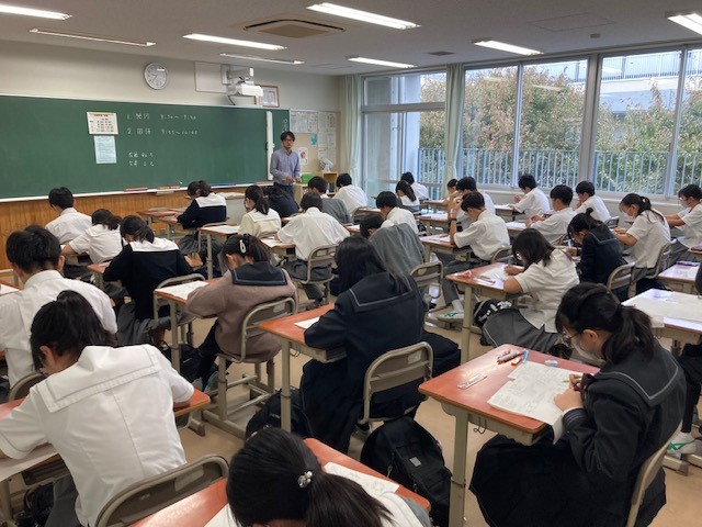 061023 中１中間考査 (3)